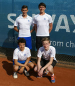 v. l. stehend: Milan Surlan, Leon Gabriel, knieend: Julian Pfannes, Jonas Wehrle. Es fehlt Ivo Schaper.